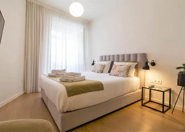 Clerigos Prime By Hosts